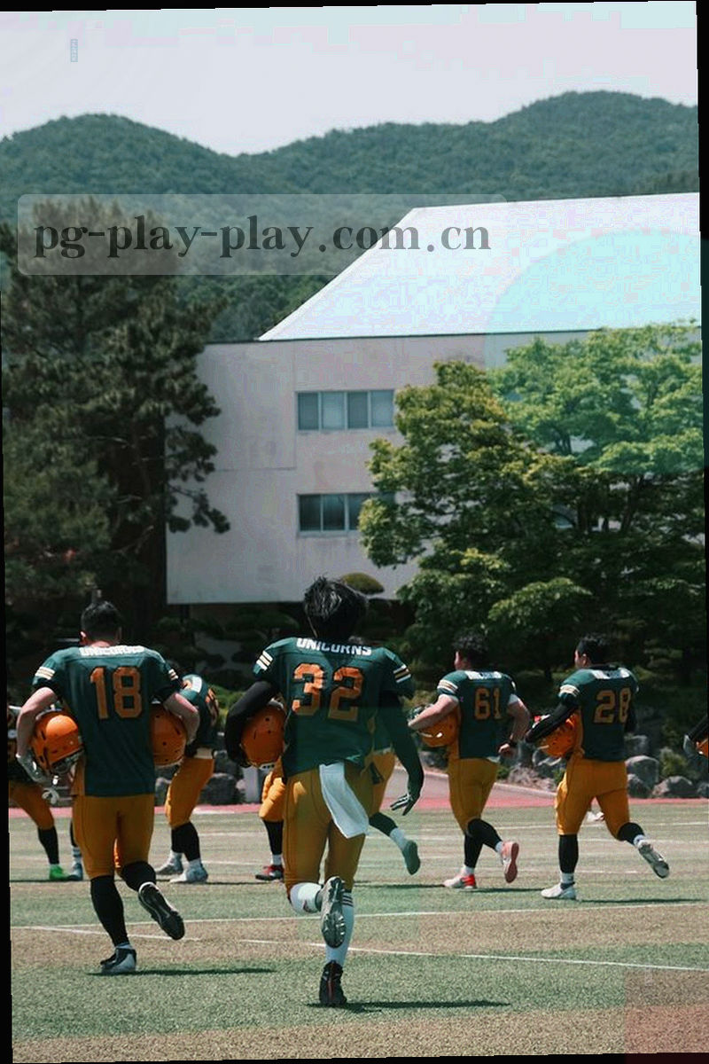 手机屏幕显示游戏面板，记录列表倒序排列